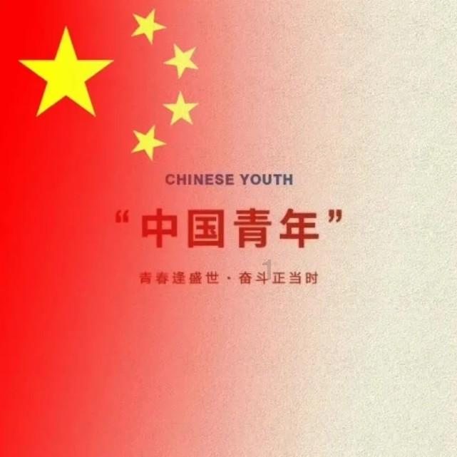 江西新余致39死火灾事故现场对面摆满鲜花，市民自发前来悼念